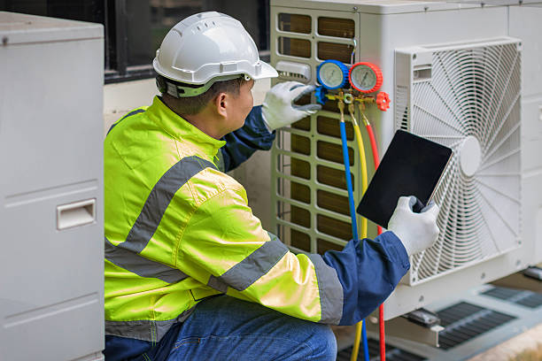 Professional Hvac technician working in Greenview, IL